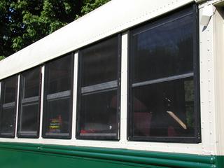 Ekrany w autobusie